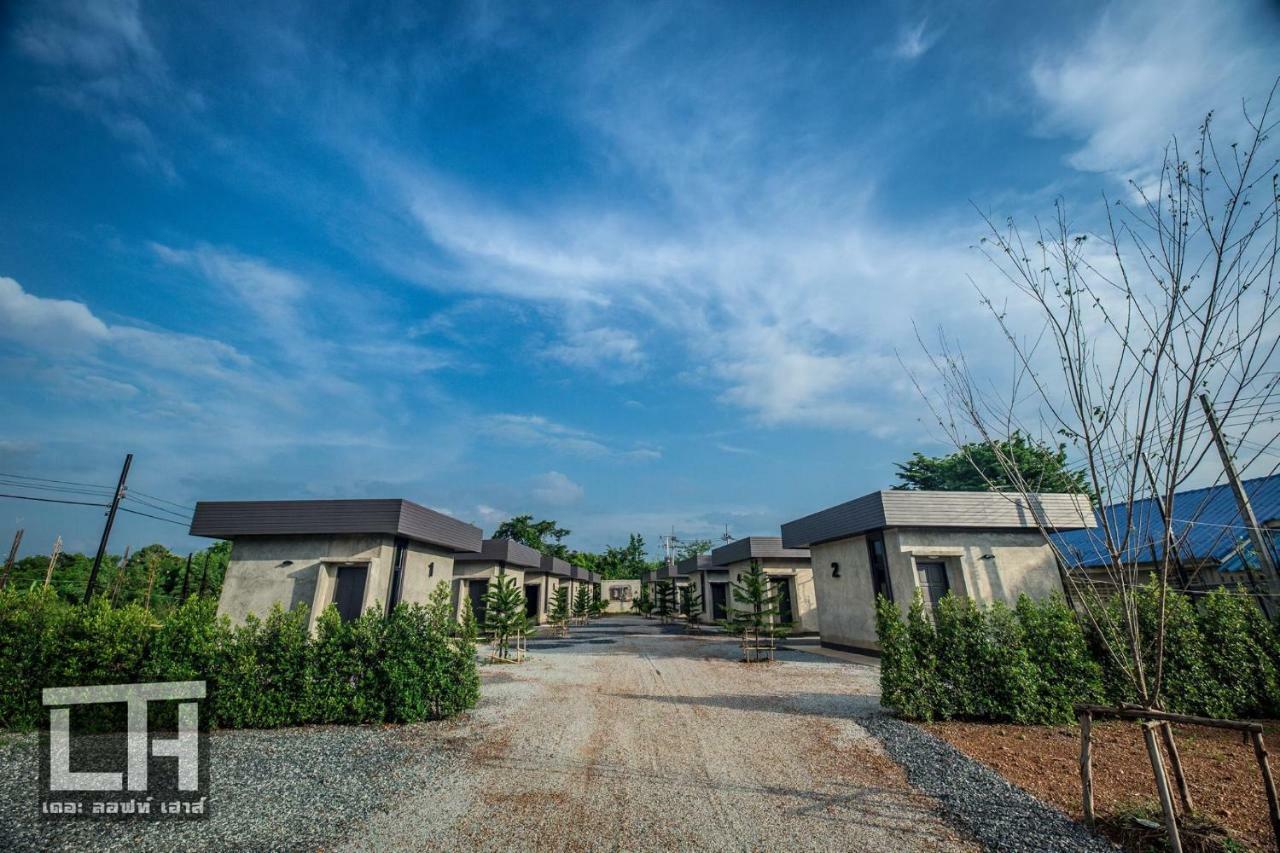 Hotel The Loft House Sakaeo Watthana Nakhon Exterior foto
