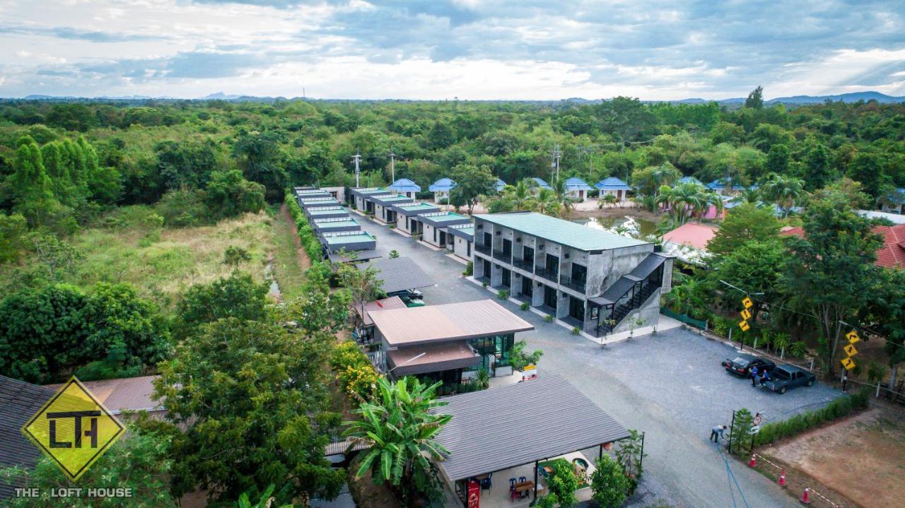 Hotel The Loft House Sakaeo Watthana Nakhon Exterior foto