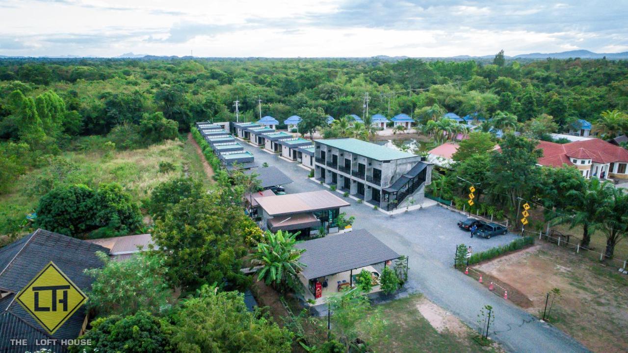 Hotel The Loft House Sakaeo Watthana Nakhon Exterior foto