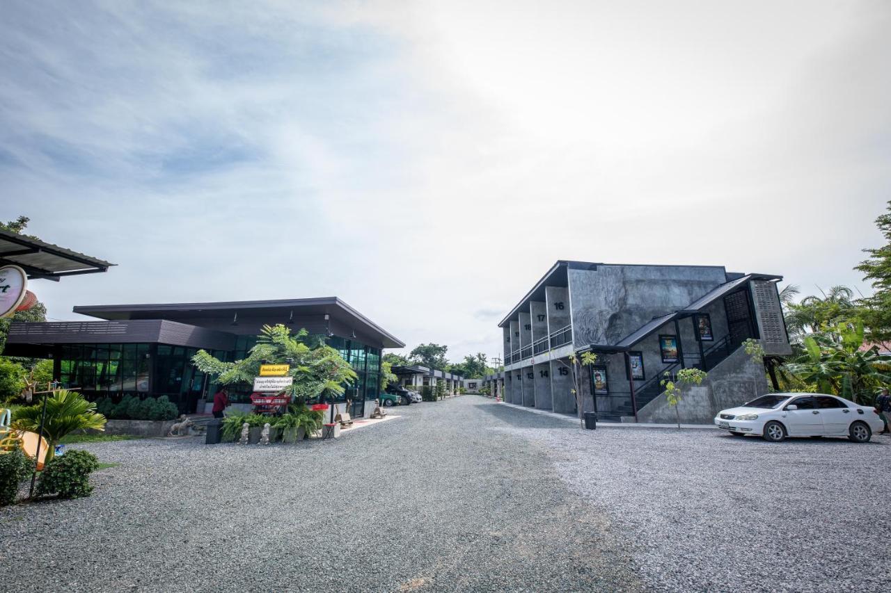 Hotel The Loft House Sakaeo Watthana Nakhon Exterior foto